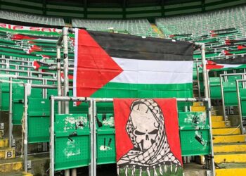 أعلام فلسطين تزين مدرجات الدوري الاسكتلندي 1