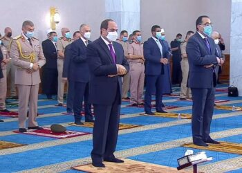الرئيس السيسي يؤدي صلاة عيد الفطر بمسجد الماسة العلمين 1
