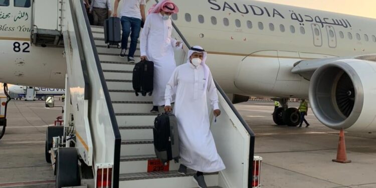 مطار شرم الشيخ الدولى يستقبل أولي الرحلات السياحية من جدة والرياض 1