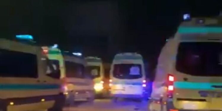 عاجل| سيارات الإسعاف المصرية تستعد لدخول غزة لنقل المصابين 1