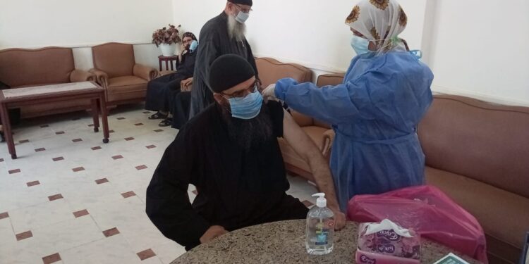 تطعيم 297 راهباً بـ اديرة وادي النطرون بلقاح كورونا.. (صور) 1