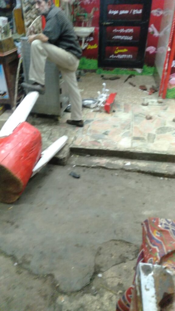 فيديو صادم.. بلطجية يحطمون محل جزارة ويصيبون أحد العمال إثر خلاف في دمنهور 3