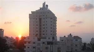 قوات الإحتلال تستهدف برج مشتهى في غزة.. (فيديو) 1