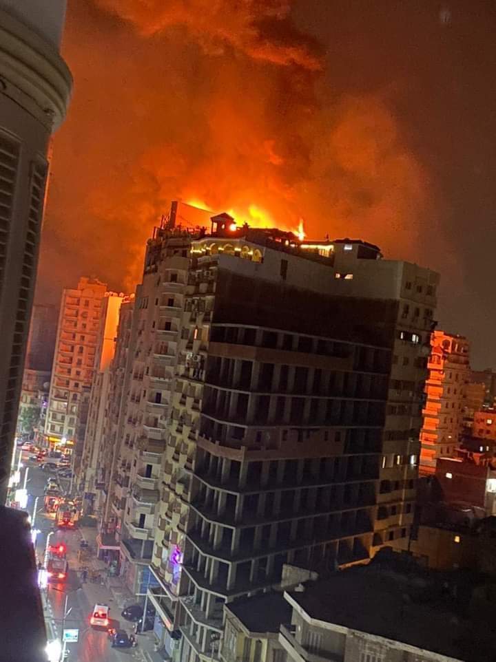 اندلاع حريق هائل بفندق في مدينة طنطا (صور) 5