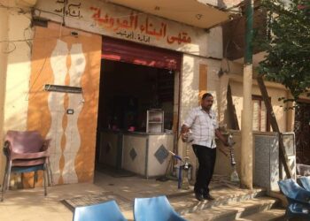 غلق مقهى ومصادرة شيش في حملة لتطبيق الاجراءات الاحترازية بأخميم 1