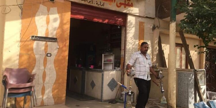غلق مقهى ومصادرة شيش في حملة لتطبيق الاجراءات الاحترازية بأخميم 1