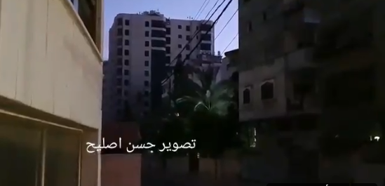 لحظة انهيار برج سكني بالكامل في غزة إثر قصف الاحتلال (فيديو) 1