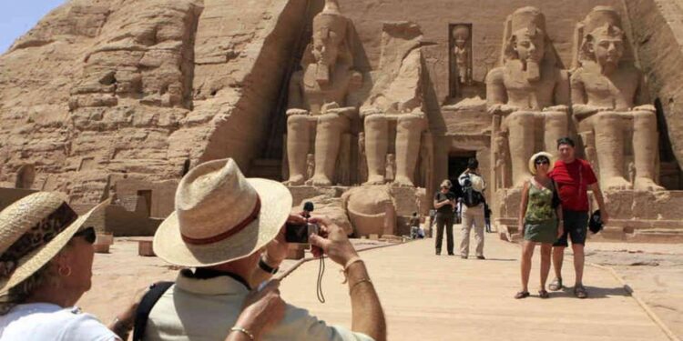 خبير اقتصادي لـ أوان مصر: السياحة في طريقها للتعافي مجدداً 1