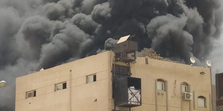 نشوب حريق في مصنع فوم بالعاشر من رمضان 1
