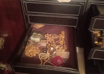 «سرقة مجوهرات باستغلال ابنها » .. سرقة سيدة لحقيبة مجوهرات بالحوامدية