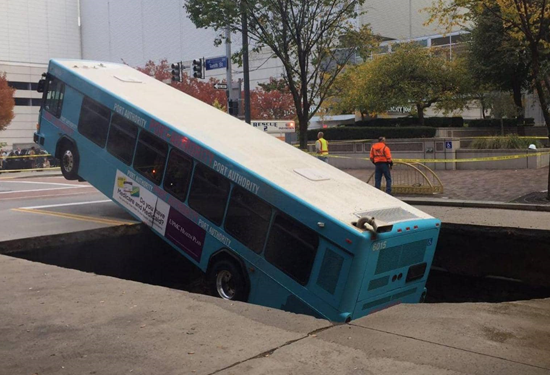 سقوط حافلة