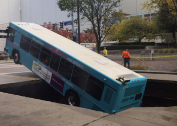 سقوط حافلة
