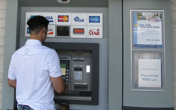بسبب الأعياد.. المصريون يحققون رقم تاريخي في السحب من ماكينات الـ ATM 1