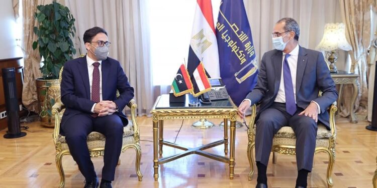توقيع اربع اتفاقيات تعاون بين الشركة المصرية للاتصالات وشركات ليبية 1