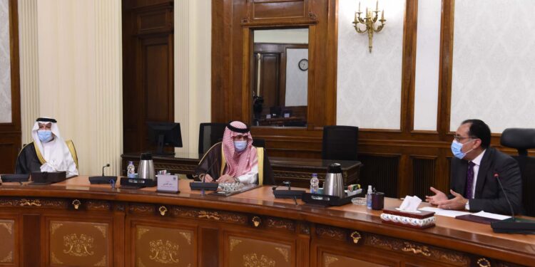 جانب من لقاء رئيس الوزراء بوزير التجارة السعودي