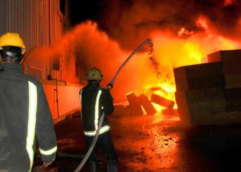 السيطرة على حريق داخل مصنع ولاعات في بنى سويف 2