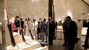 وفد من وزراء الإعلام العرب يزور المتحف القومي للحضارة المصرية 1