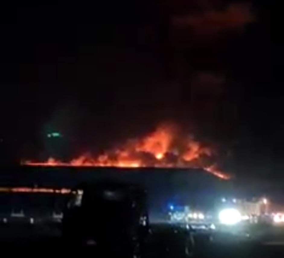 جحيم في الصحراوى.. حريق هائل بمحطة حاصلات البحيرة (فيديو) 2