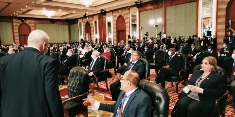 إجراء مسحة pcr لضيوف اجتماع القاهرة لرؤساء الدستورية الأفريقية للوقاية من كورونا 1