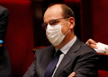 خضوع رئيس وزراء فرنسا للعزل الذاتي بعد إصابة زوجته بكورونا 1