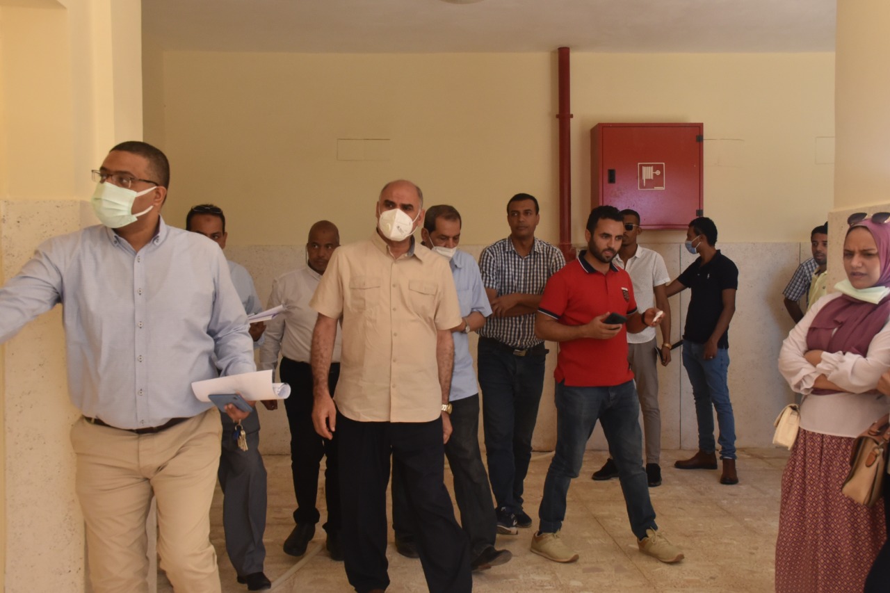 رئيس جامعة الأقصر يتابع أعمال تجهيز الكليات بمدينة طيبة 3