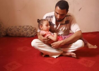 «صرخة أب».. مواطن يستغيث لعلاج طفلته على نفقة الدولة بالبحيرة(فيديو) 2