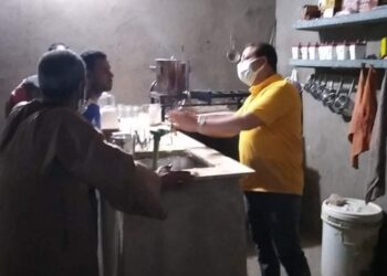 غلق مقهى ومصادرة عدد من الشيش بحملة لتطبيق الاجراءات الاحترازية بقرية الكولة بأخميم 2