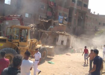 إزالة 55 عشة ومنزلا بمنطقة التوفيقية بالمطرية وتسكين الأسر بمدينة بدر 2