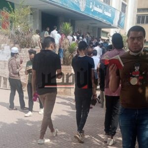 بدون إجراءات إحترازية.. تكدس طلاب جامعة الأزهر أثناء اداء الامتحانات 4