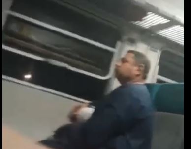 يمارس أفعال فاضحة مع طفل.. فحص فيديو جنسي داخل عربة القطار 2