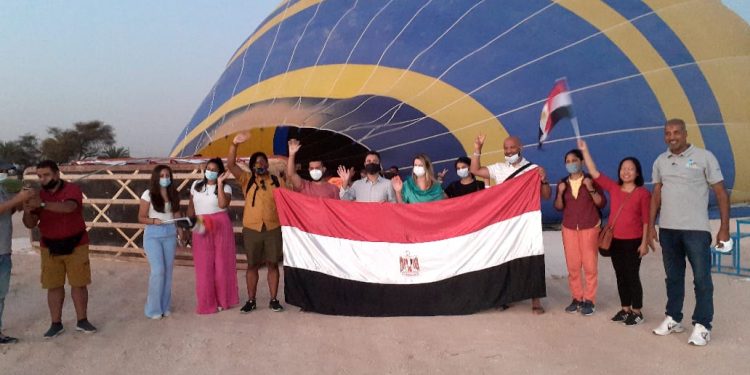 30 يونيو| 15 بالون طائر تزين سماء الاقصر بعلم مصر للاحتفال بثورة (صور) 1