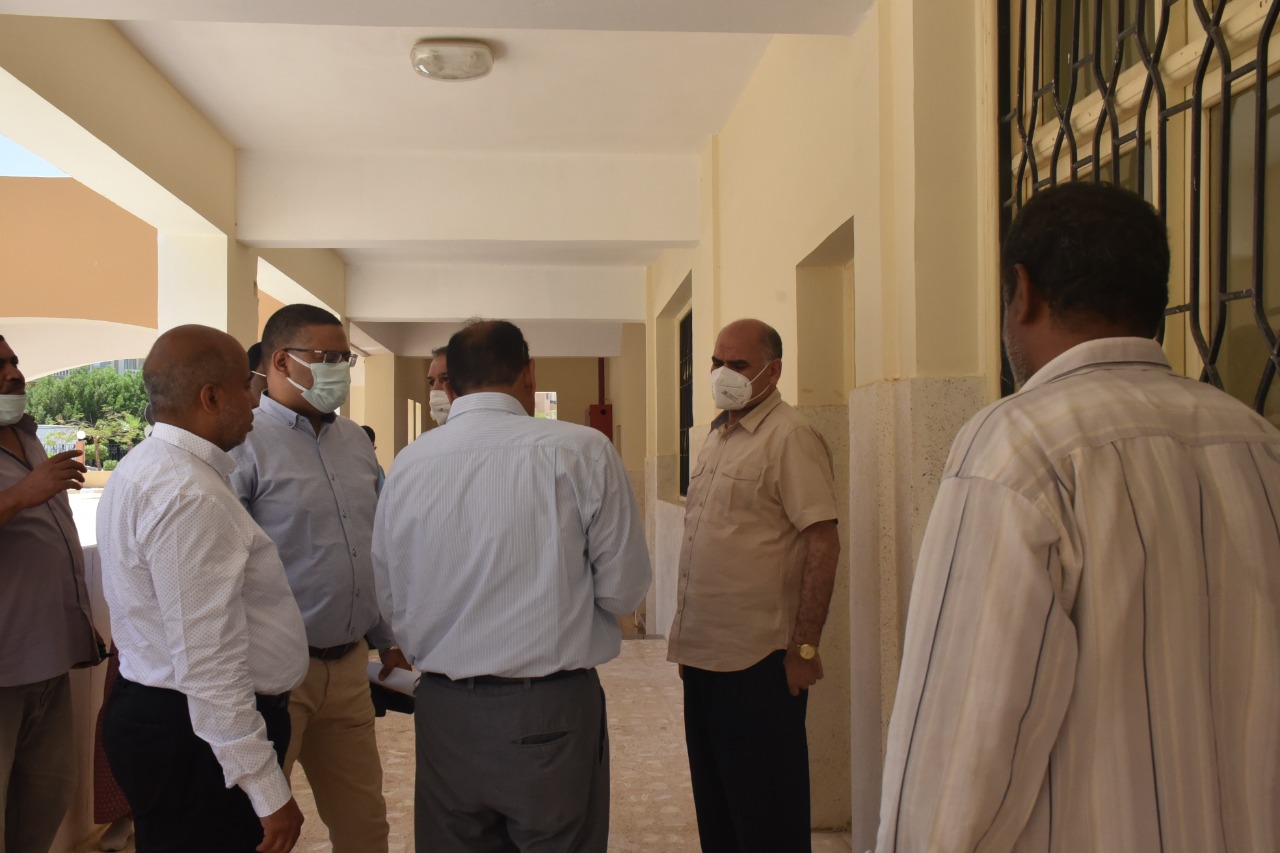 رئيس جامعة الأقصر يتابع أعمال تجهيز الكليات بمدينة طيبة 5