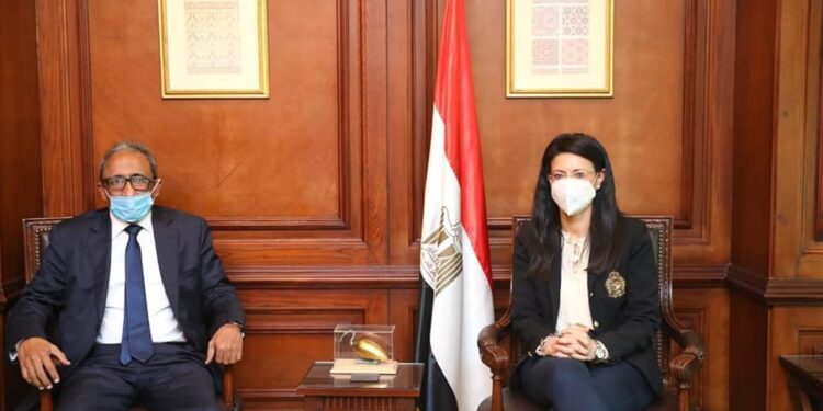 وزيرة التعاون الدولي تلتقى السفير محمدي أحمد الأمين العام الجديد لمجلس الوحدة الاقتصادية العربية 1
