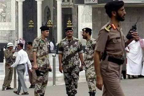تنفيذ حد الحرابة في مقيم قتل رجل أمن سعودي أثناء الصلاة 1