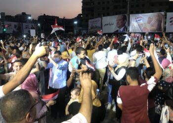 بالأغاني الوطنية.. مسيرة وسط القاهرة لدعم السيسي 2