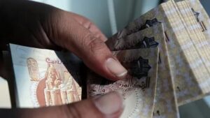 المترو : 100 جنيه عقوبة الامتناع عن تداول العملات الورقية   2