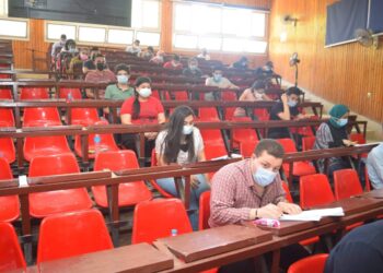 275 طالبا يؤدون امتحانات نهاية العام الدراسي بفرع الجامعة الأهلية للتعلم الإلكتروني بجامعة سوهاج 1