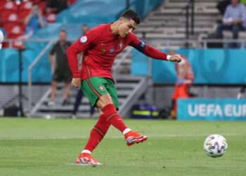 رونالدو - من مباراة فرنسا والبرتغال