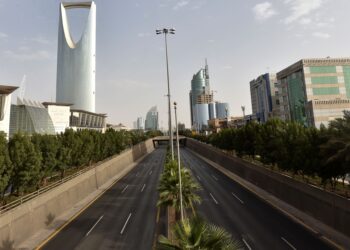 عاجل| حظر تجوال بـ عمان لمدة 8 ساعات لارتفاع اصابات كورونا