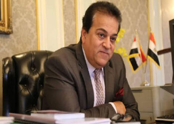 وزير التعليم العالي يتلقى تقريرًا حول أنشطة معهد بحوث البترول المصري 4