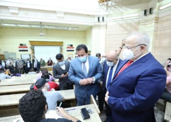 وزير التعليم العالي ورئيس جامعة القاهرة