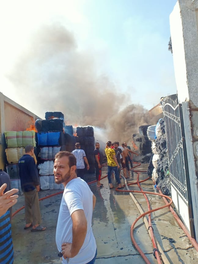 بالصور| حريق في مصنع منسوجات بالشرقية 3