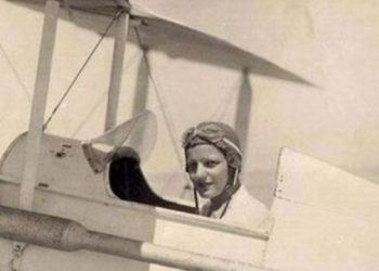 عارضت والدها من أجل الطيران..تعرف على أول امرأة تقود طائرة في مصر و الوطن العربي 1