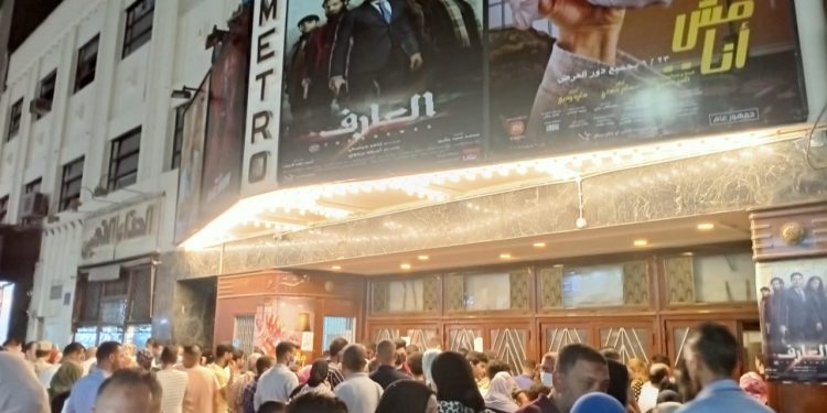 بدون إجراءات احترازية.. زحام شديد على السينمات بالقاهرة "صور" 1