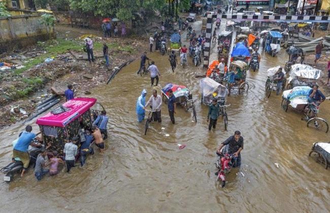 مصرع 138 شخصا بسبب الفيضانات والانهيارات الأرضية غربي الهند 1