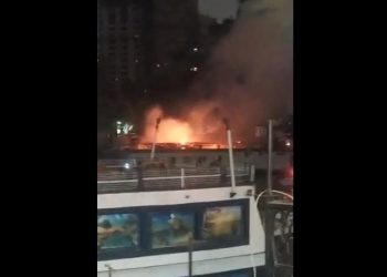 حريق هائل في احد المراكب النيلية بـ الزمالك "فيديو" 5