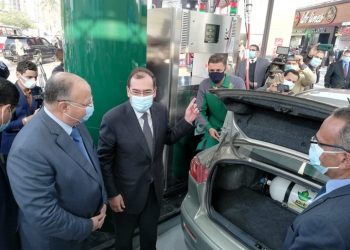 "البترول": افتتاح أول محطة تموين السيارات بالكهرباء والغاز والبنزين بالقاهرة