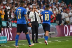 بونوتشي يحرز هدف التعادل لمنتخب ايطاليا أمام انجلترا 1