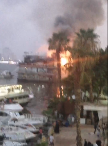 حريق هائل فى أحد المطاعم العائمة على النيل بالجيزة "صور" 3