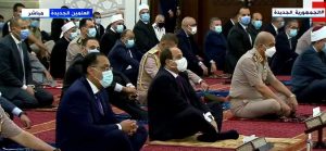 وصول الرئيس السيسي إلى مسجد مدينة العلمين لأداء صلاة العيد.. صور 2